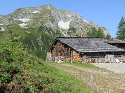 Obere Ennzhütte vor dem Kraxenkogel (2436m)